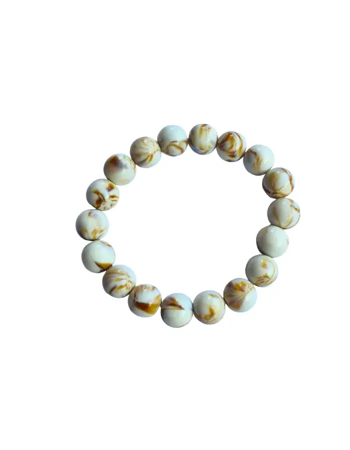 Bracelet élastique en perles marbrées blanches et dorées
