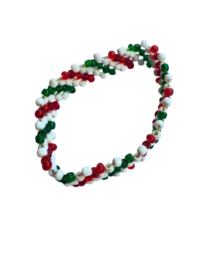 Bracelet rigide artisanal perles tricolores rouge, vert et blanc