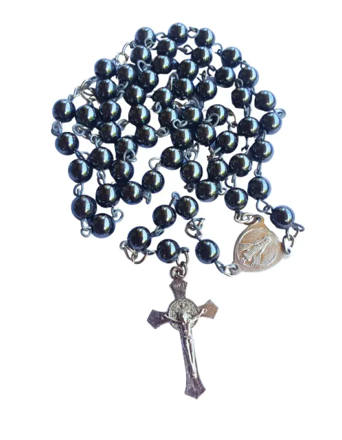 Chapelet Métallique à Perles Noires – Croix Argentée