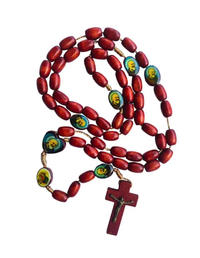 Chapelet en Bois Ovale avec Médaillons Sacrés – Croix Sculptée