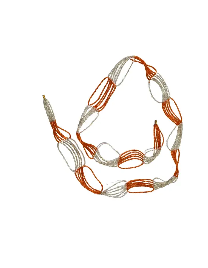 Chaîne de Taille Artisanale en Perles – Motifs Structurés Orange & Blanc