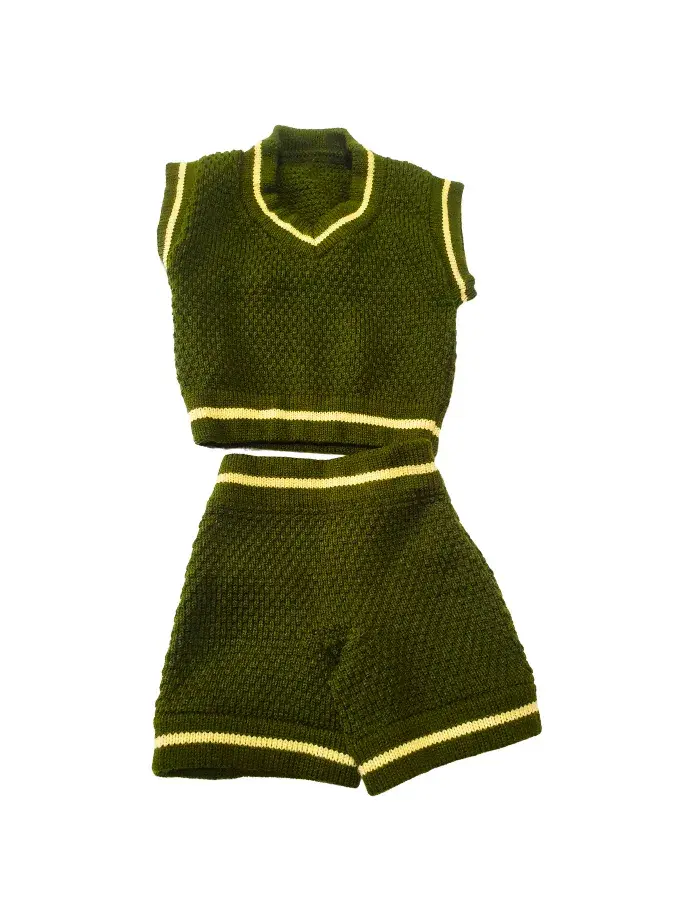 Ensemble Enfant Fait Main en Tricot Vert – Tenue Confort Artisanale (4–6 ans)