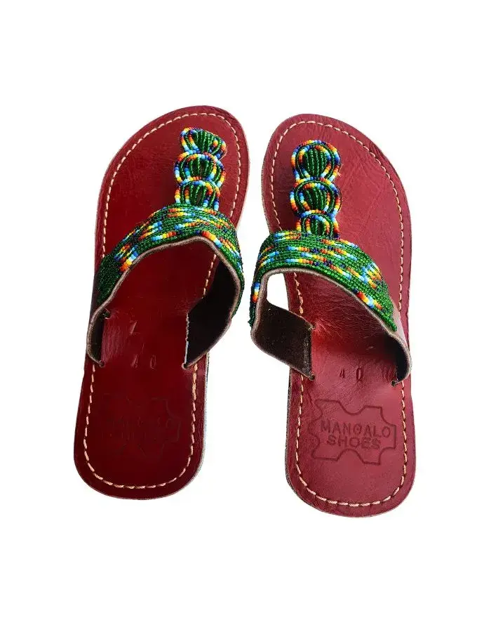 Sandales Artisanales Perlées Bordeaux & Multicolore — Médaillon Spirale (Taille 40)