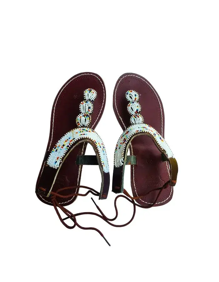Sandales Artisanales Perlées Bordeaux & Ivoire — Bracelet Cheville Trois Médaillons (Taille 40)